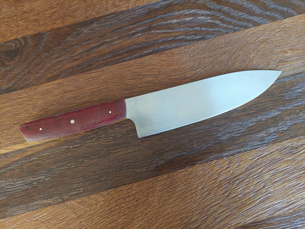 Adam Þórarinsson Kokkahnífur 18cm N690/Rautt Burlap Micarta