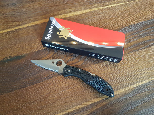 Spyderco Delica Svartur Tennt blað