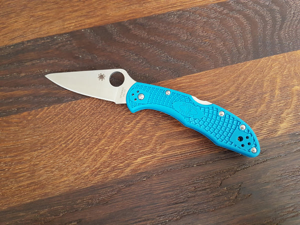 Spyderco Delica Blár